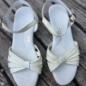 SAS Women's Elegant Cream White Strappy Sandal Shoes Sz 7